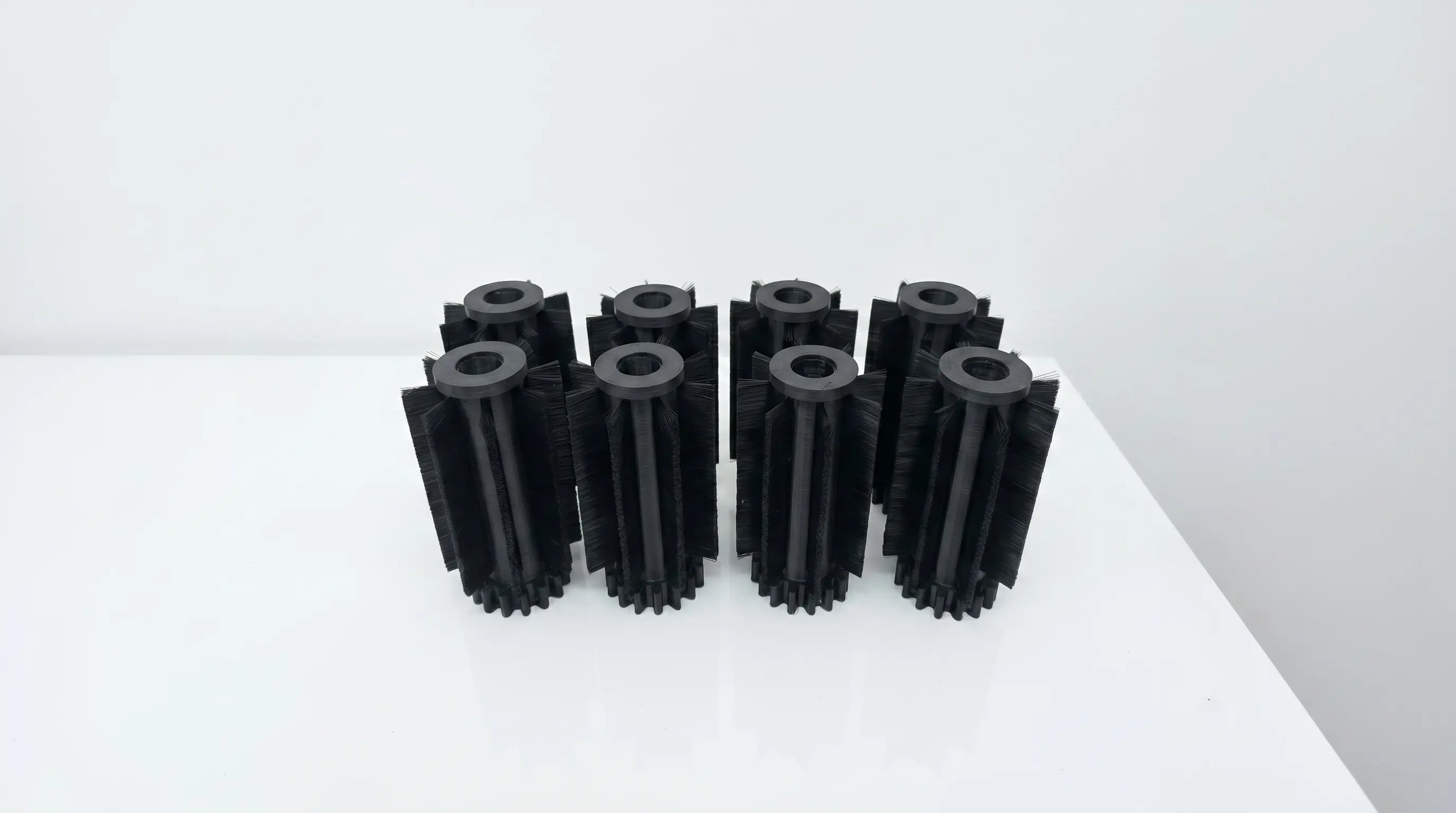 Eight finished belt cleaning rollers as a delivery batch